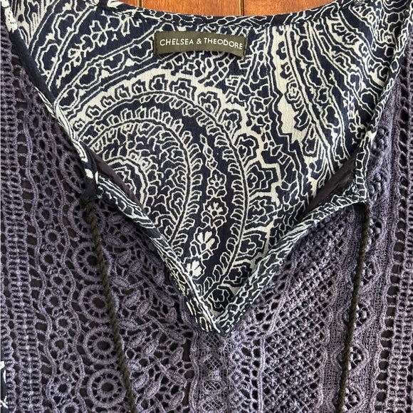 Chelsea & Theodore Navy Blue Paisley Women's Tunic Top Size Small - Picture 6 of 7